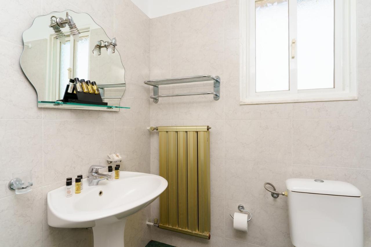 Stefania Hotel Amarynthos Bagian luar foto