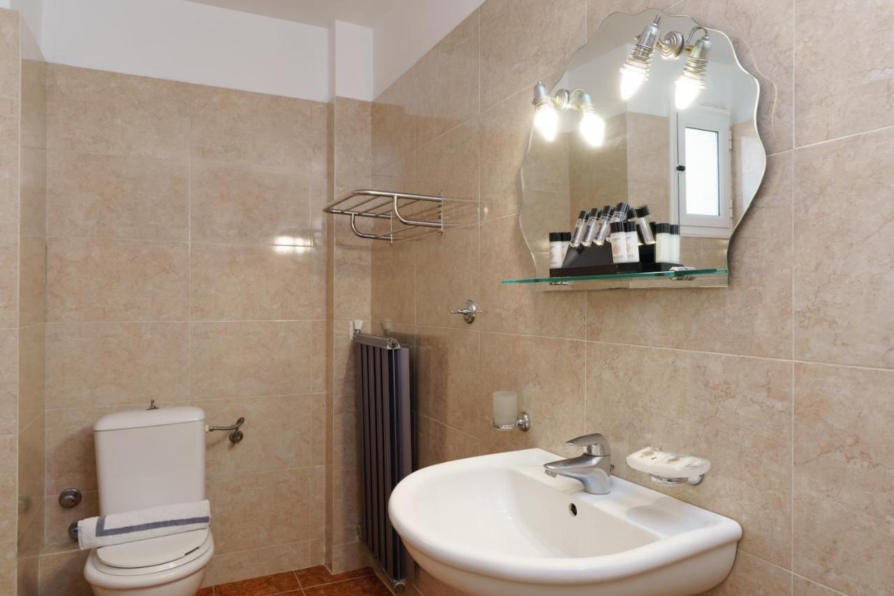Stefania Hotel Amarynthos Bagian luar foto